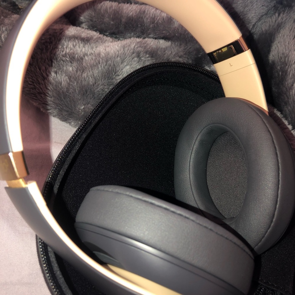 Beats Wireless Studio3 Headphones Skyline Edition